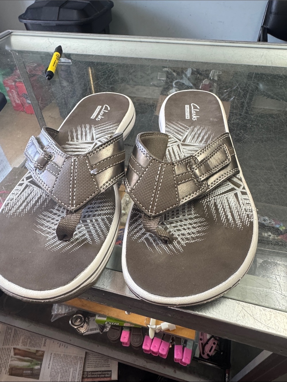 Clarks Woman’s Metallic Brown Thong Sandals